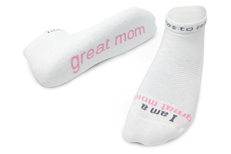 White ankle socks that say "I am a great mom"