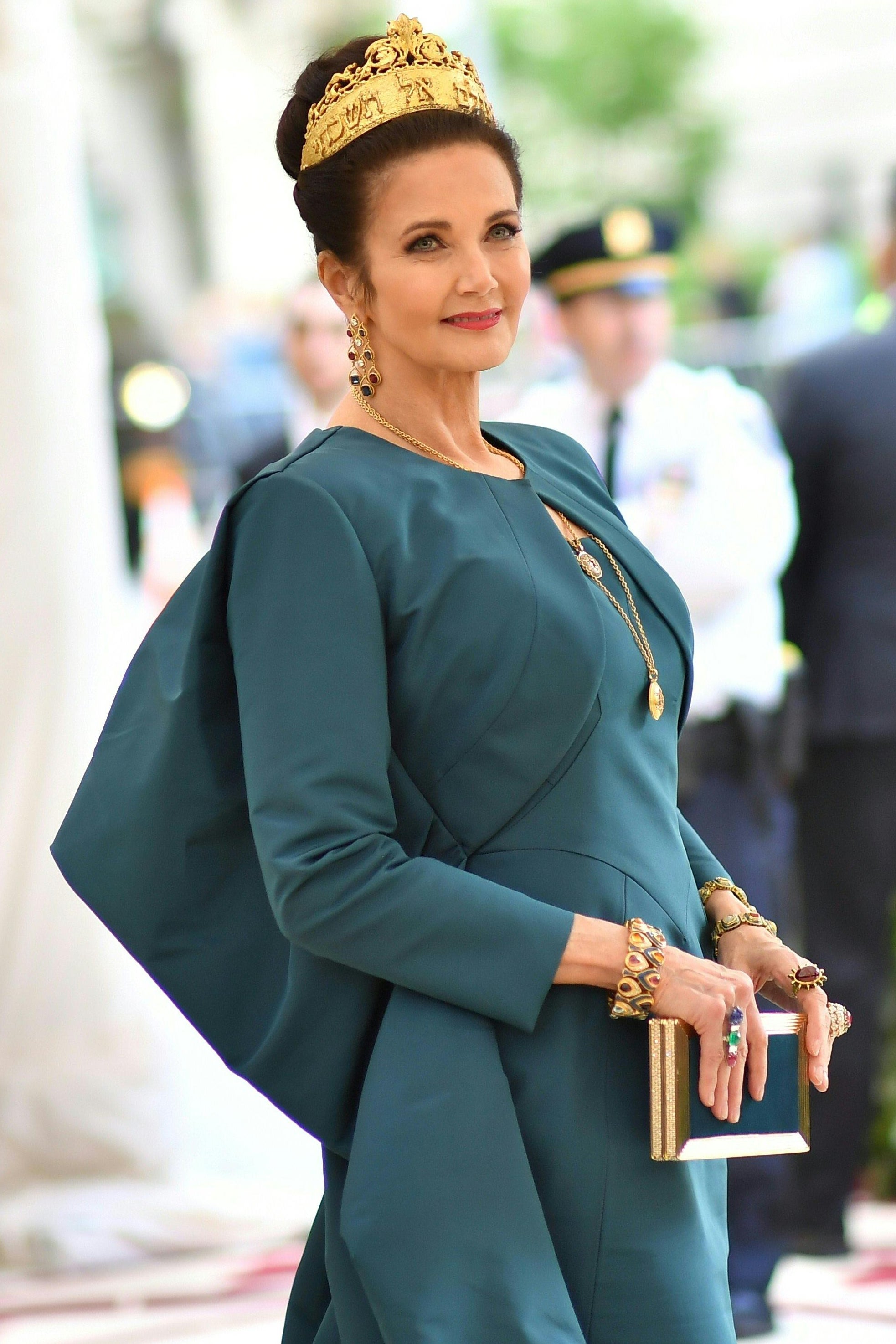 Lynda Carter arrives for the 2018 Met Gala on May 7, 2018, at the Metropolitan Museum of Art in New York. - The Gala raises money for the Metropolitan Museum of Arts Costume Institute. The Gala's 2018 theme is Heavenly Bodies: Fashion and the Catholic Imagination. (Photo by Angela WEISS / AFP) (Photo credit should read ANGELA WEISS/AFP/Getty Images)