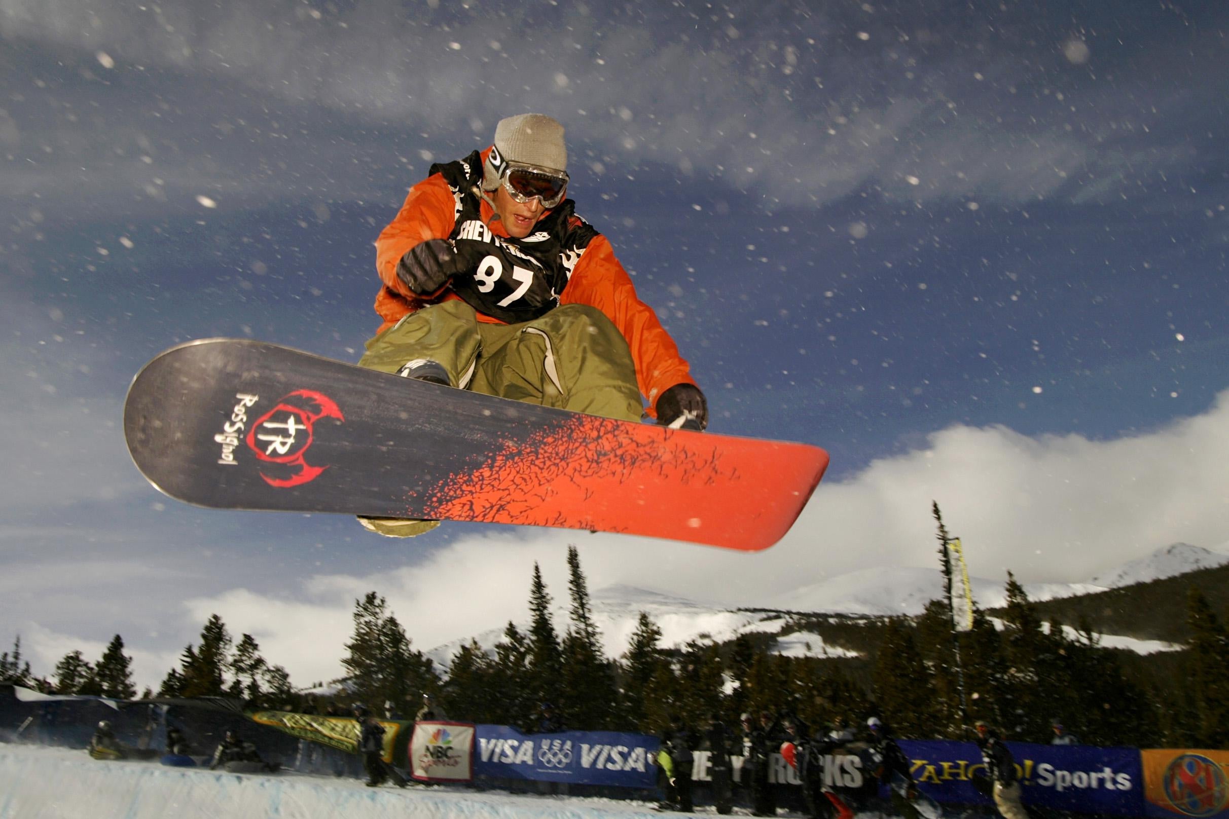12 Jan 2002:  Todd Richards of Encinitas, California, USA, soars in the halfpipe during the qualifying round of the U.S. Snowboard Grand Prix in Breckenridge, Colorado.   DIGITAL IMAGE Mandatory Credit: Brian Bahr/Getty Images