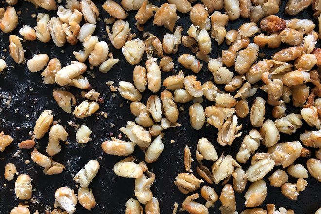 Crispy brown cannellini beans in a pan.