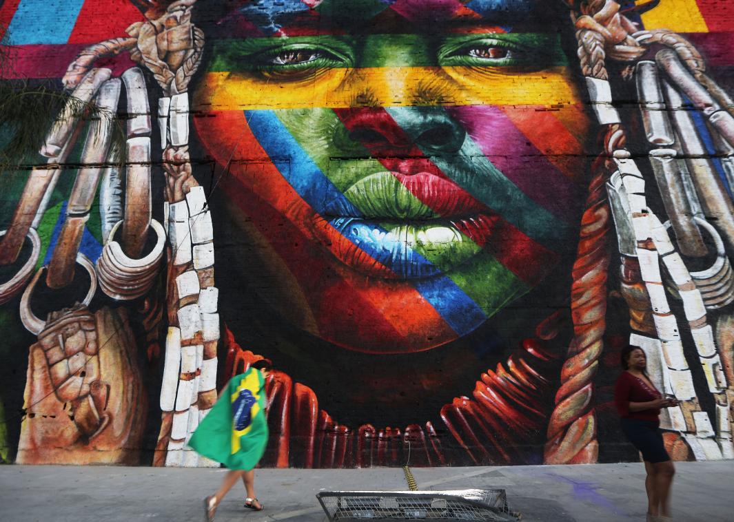 Eduardo Kobra attempts to set the world record for the largest mural by ...