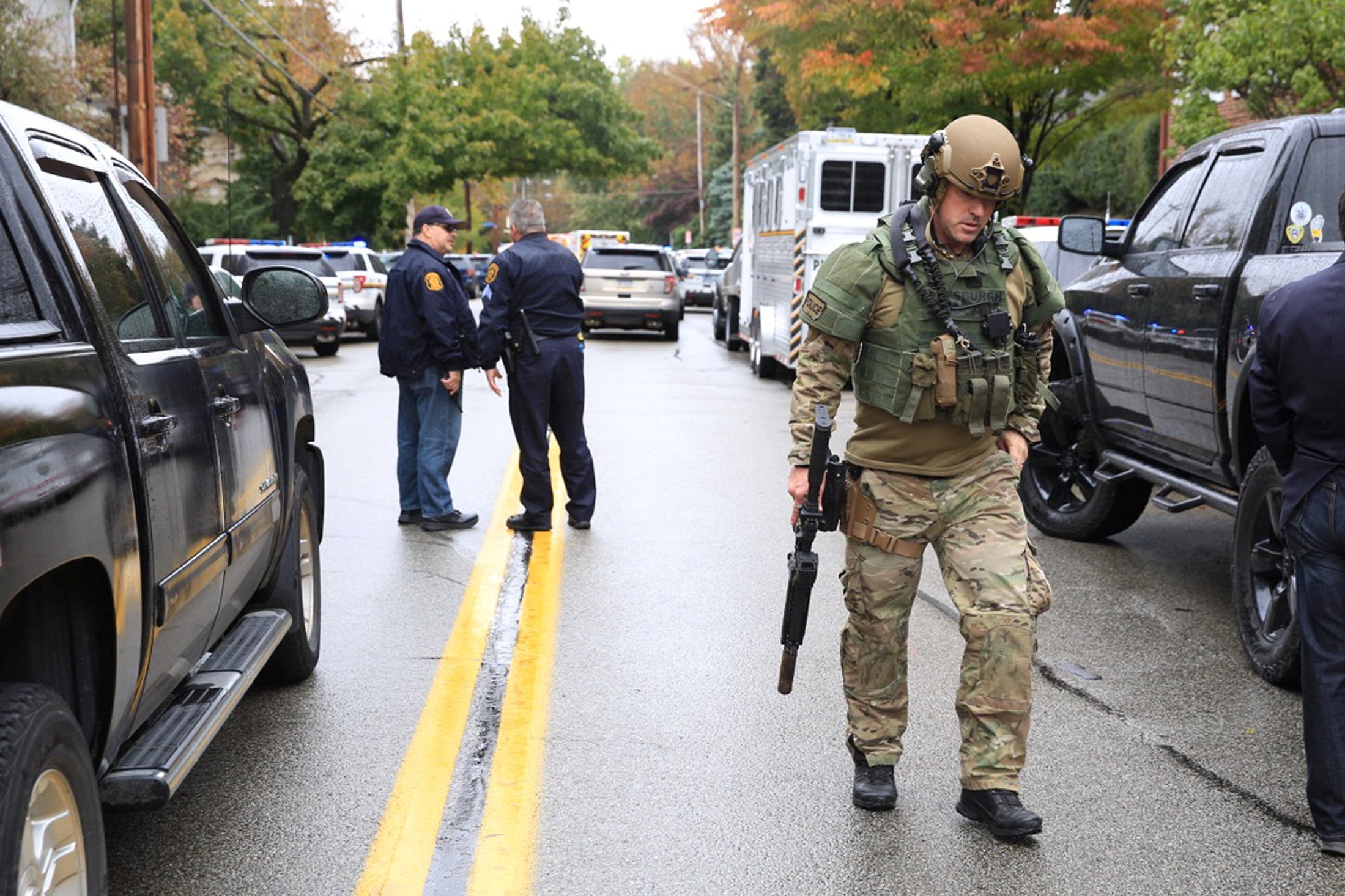 A SWAT police officer and other first responders respond after a gunman opened fire at the Tree of Life synagogue in Pittsburgh, Pennsylvania on October 27, 2018. 