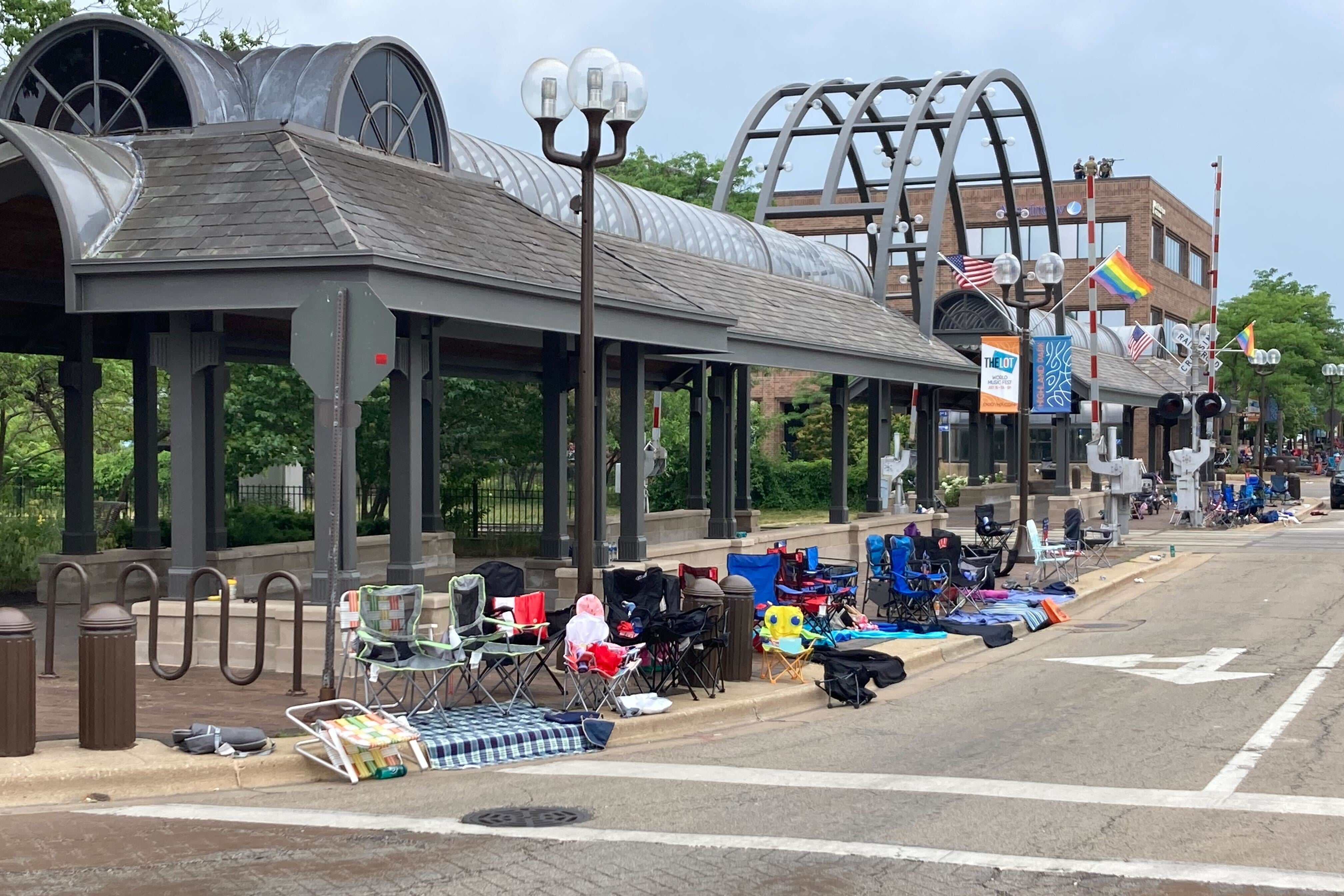 Abandoned chairs line the south side of Central Avenue.