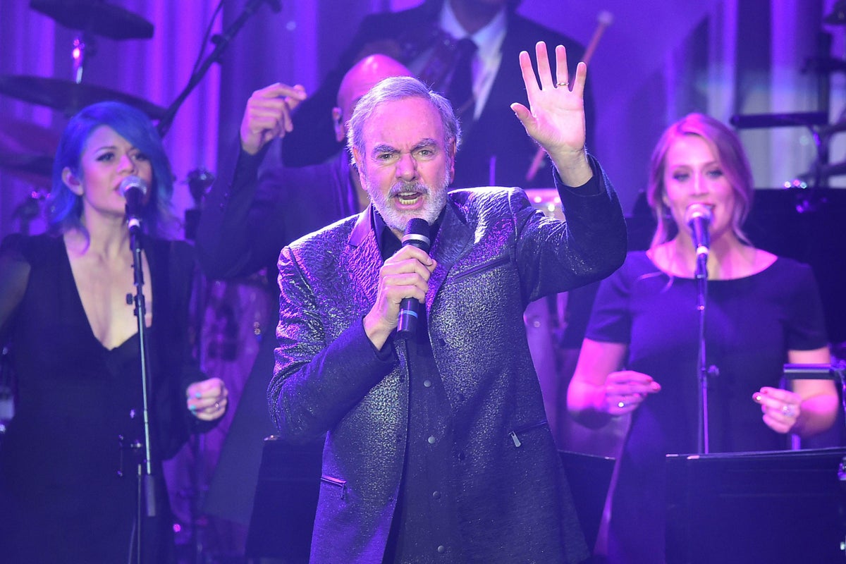 Neil Diamond announces he's retiring from touring after being