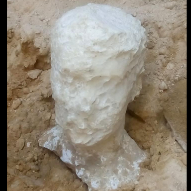  A white alabaster head against rock. "Srcset =" https://compote.slate.com/images/f8fabefa-6b9c-4298-b385-1c21f11f130d.png?width= 380 & height = 380 & rect = 487x487 & offset = 284x198 1x, https: // compote .slate.com/images/f8fabefa-6b9c-4298-b385-1c21f11f130d.png? width = 380 & height = 380 & rect = 487x487 & offset = 284x198 2x 