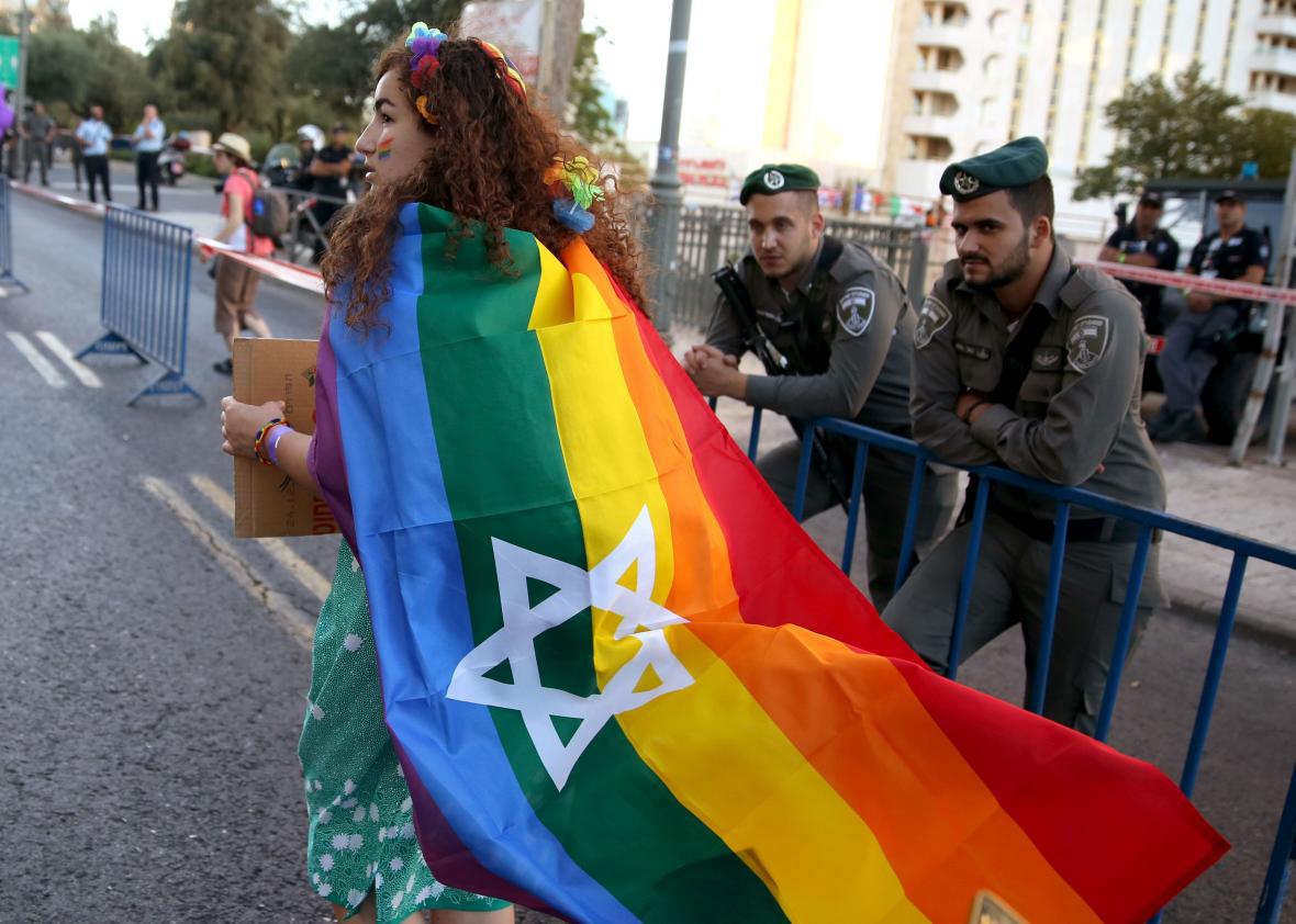 Demonstrators carrying Star of David flags kicked out of Chicago Dyke ...