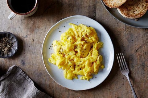 Cornstarch in scrambled eggs makes them magically creamy in 15 seconds