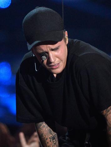 Justin Bieber’s tearful performance of “What Do You Mean” at the VMAs.