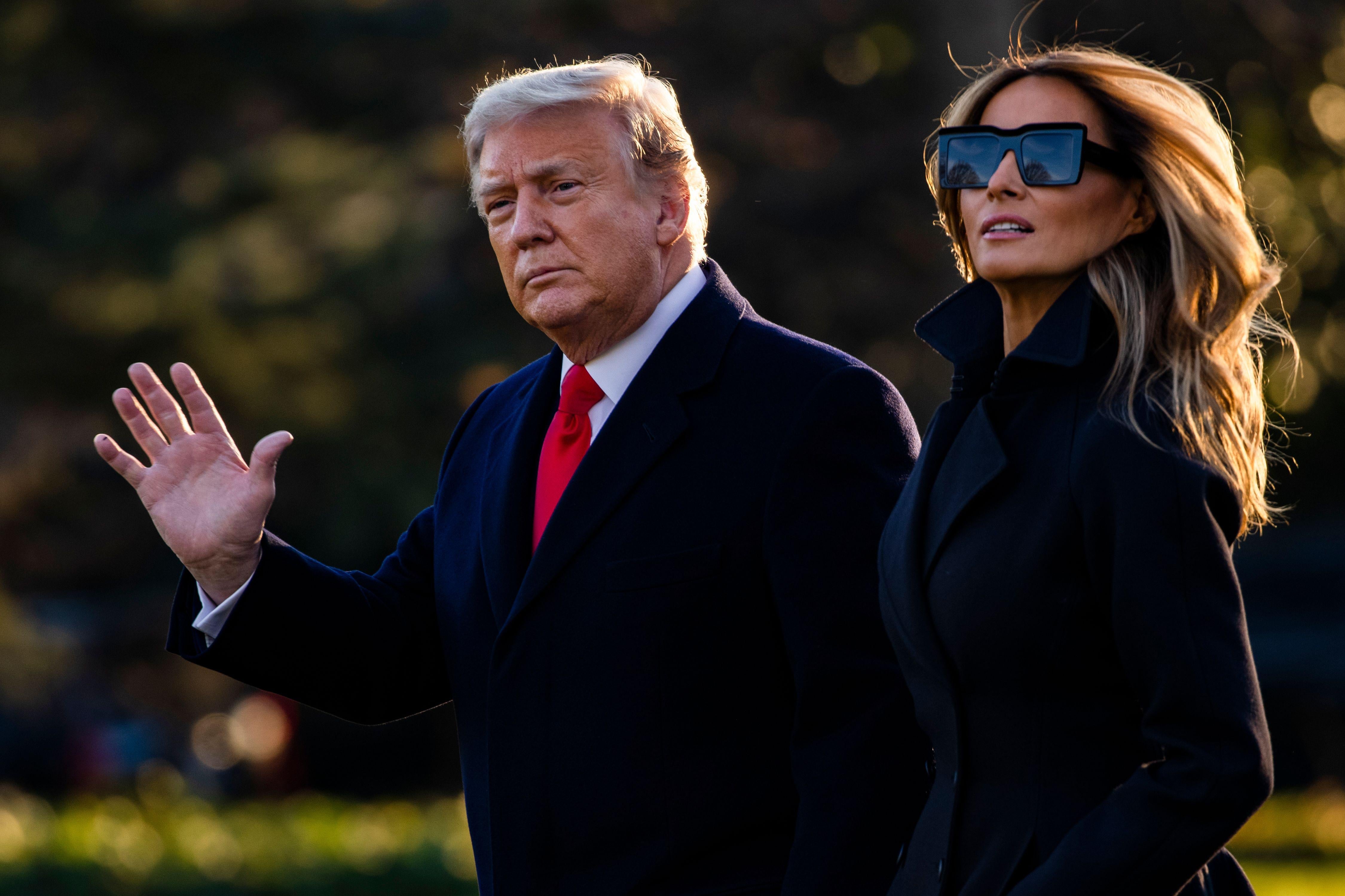 Trump waving next to Melania, in sunglasses