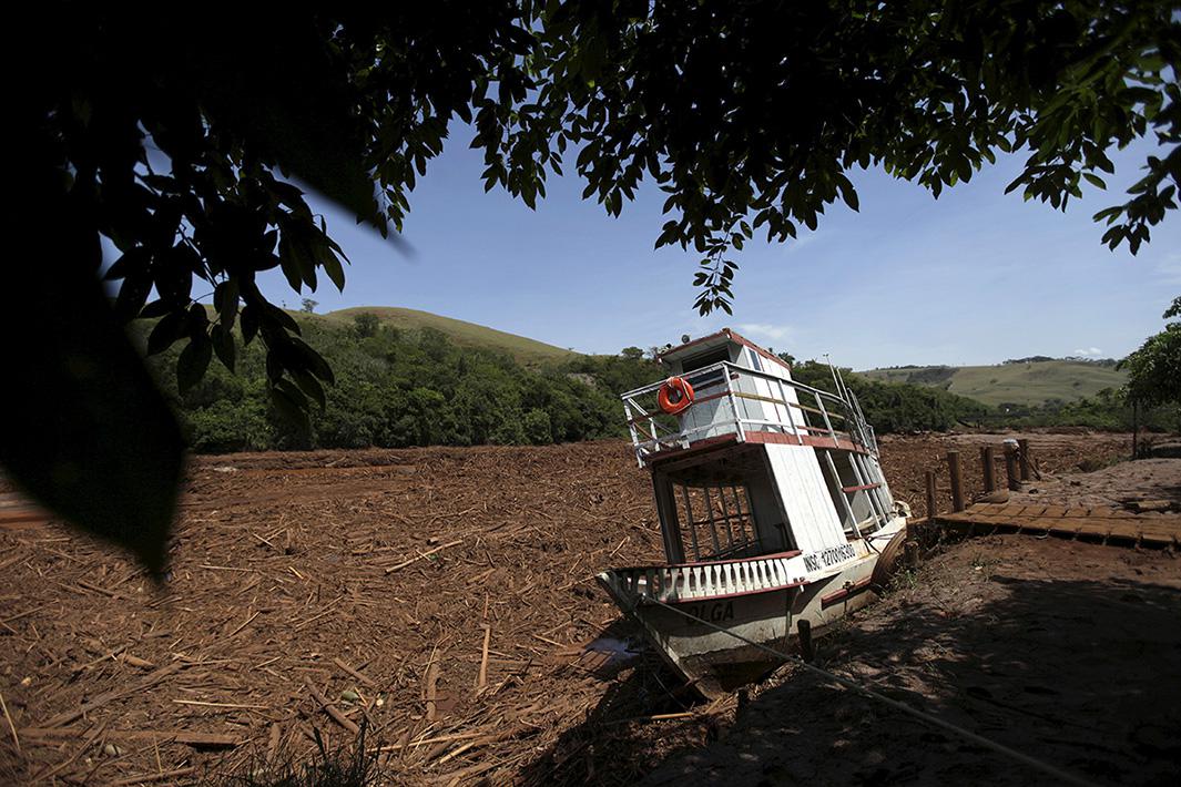 brazil's mining dam disaster photos.