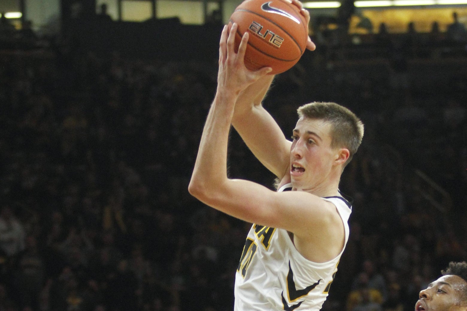 Iowa Beats Rutgers Thanks To Buzzer beating H O R S E Shot 