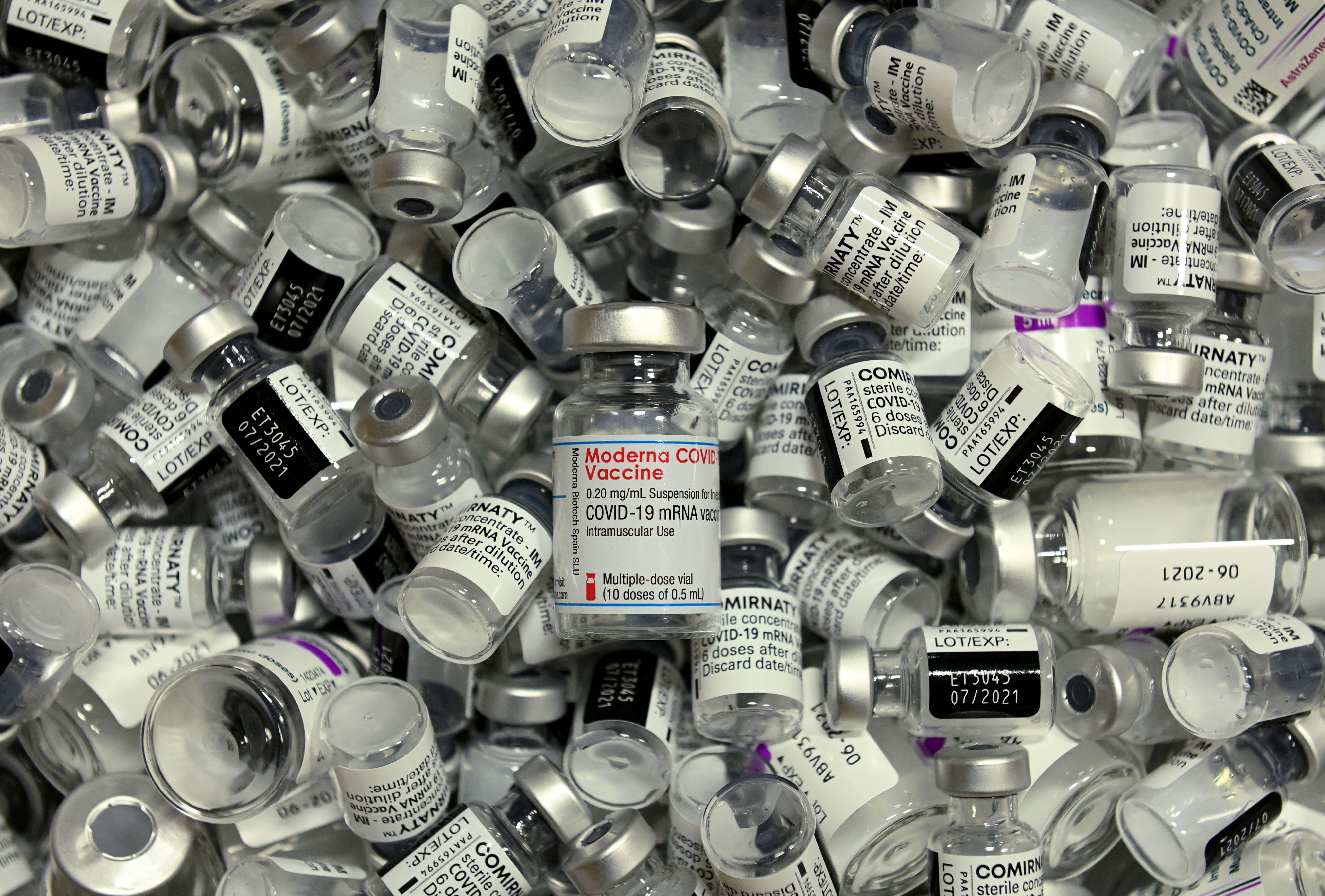 How a College Student Became a Nurse&rsquo;s Envoy for Distributing Vaccine Doses