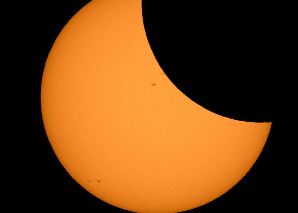 Solar eclipse 2024: How bad is it, really, to look at the sun without glasses on April 8? - Vimarsana News
