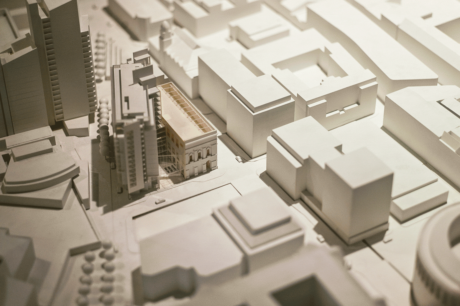 Red markings are drawn on a model city.