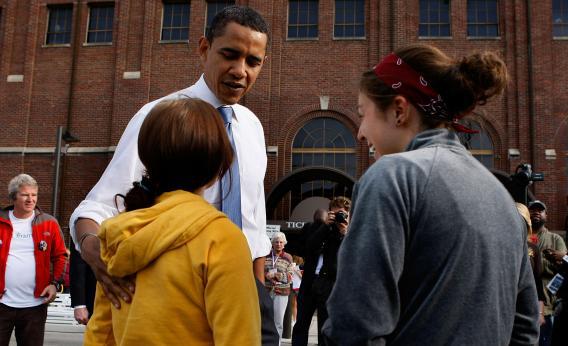 Obama talks to young women.